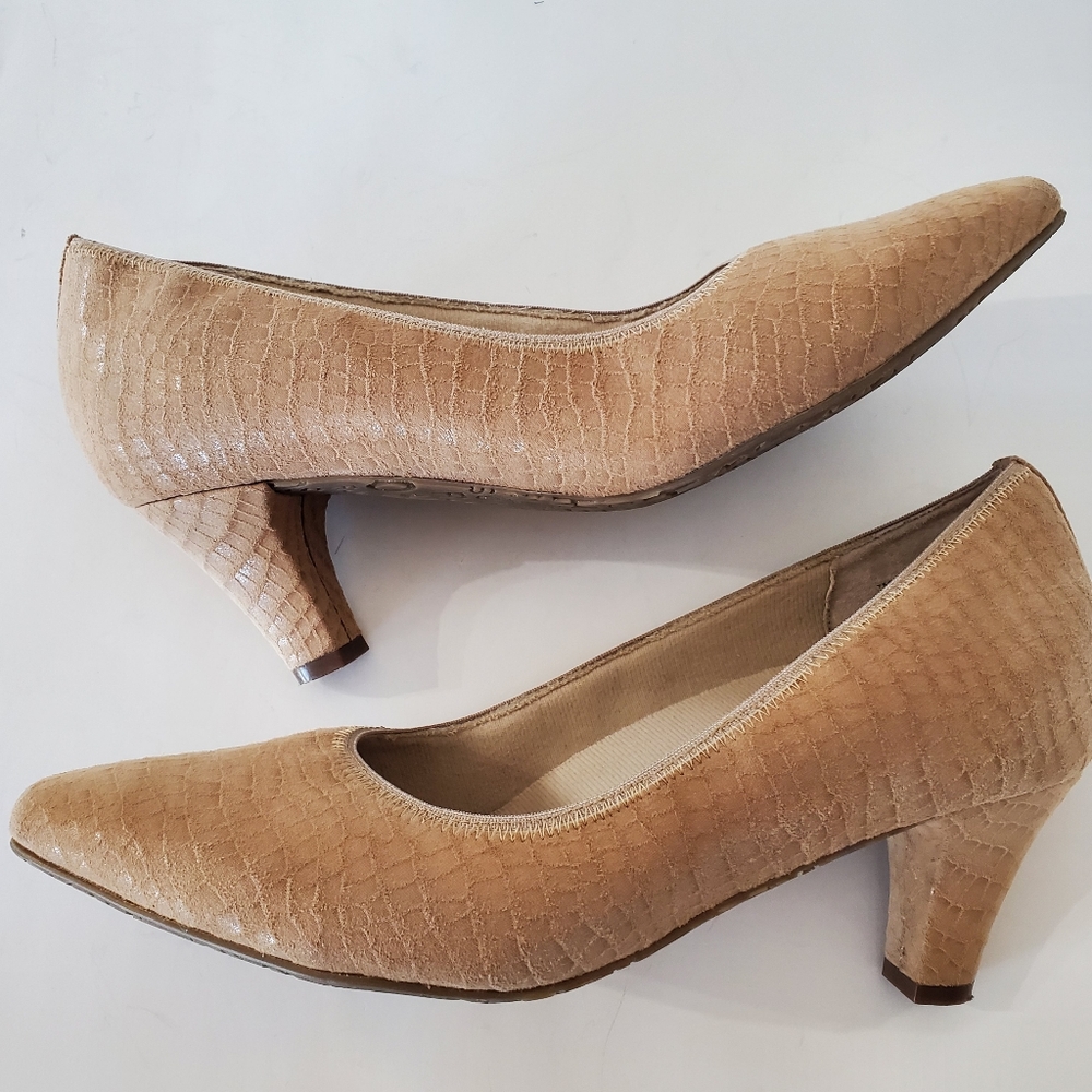 ROS HOMMERSON Sz 9 KARAT Nude Croc Leather Upper Pumps 2.5" Heel Comfort Office